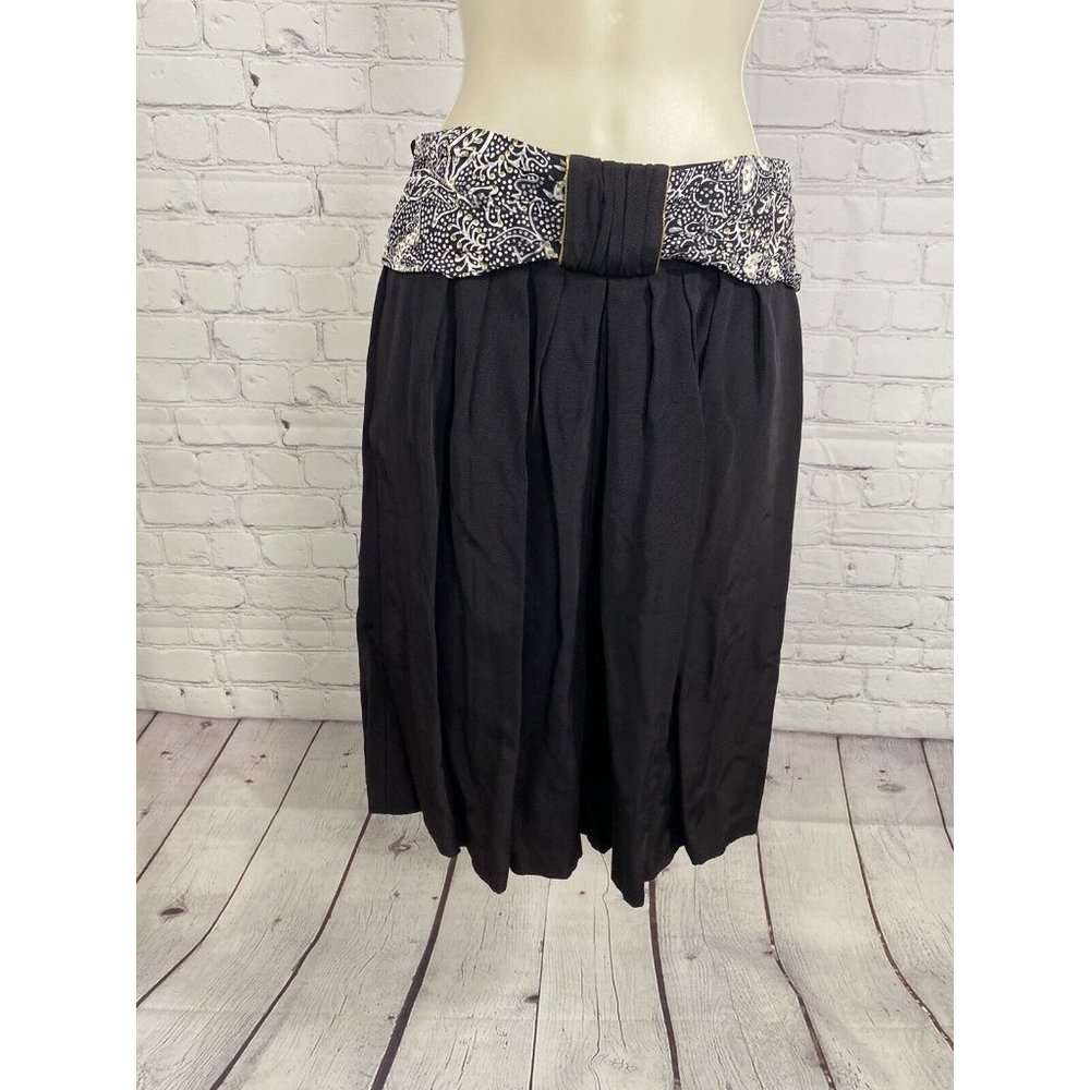 VTG Marnie West Black White Elastic Waist Pull On Pleated Wide Leg Long Shorts M